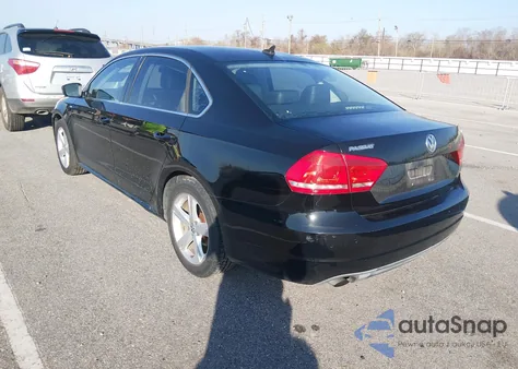 2014 Volkswagen Passat 1.8T Wolfsburg Edition z USA, uszkodzony, nr VIN 1VWAT7A38EC029763